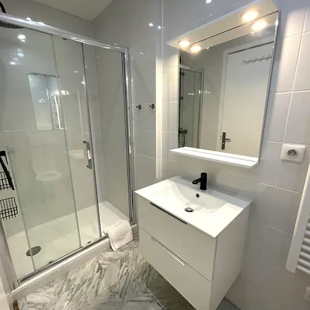 Montfleury Large 37m2, 5min To Centre, With 9m2 Balcony, Walk To 公寓 戛纳
